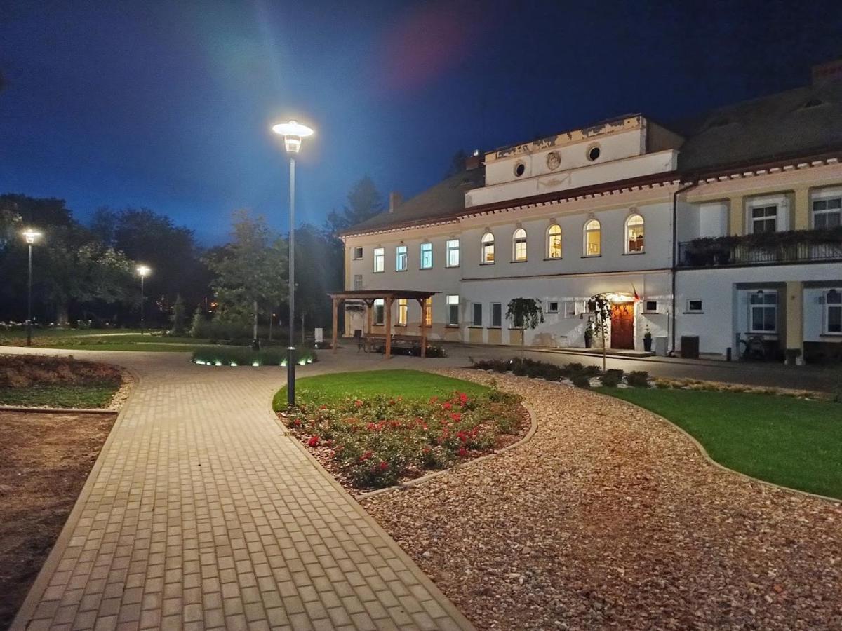 Palac Pod Bocianim Gniazdem Runowo  Exterior foto